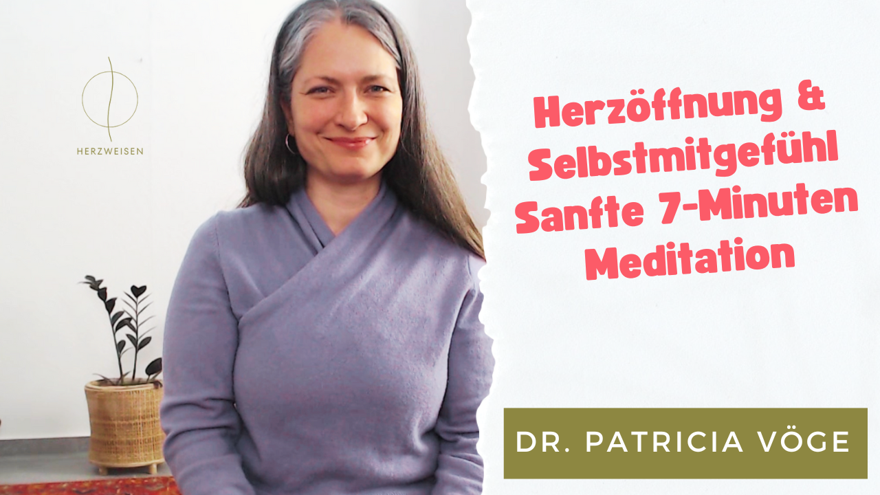 Dr. Patricia Vöge lächelt in die Kamera – Herzöffnung und Selbstmitgefühl, sanfte 7-Minuten-Meditation